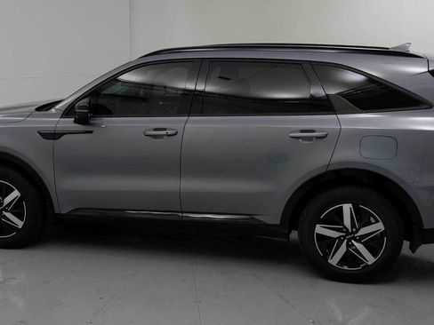 Used 2023 Kia Sorento S w/ Panoramic Sunroof Package FWD image 6