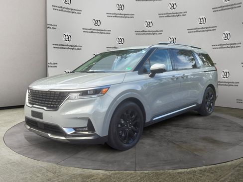 Used 2023 Kia Carnival SX image 1