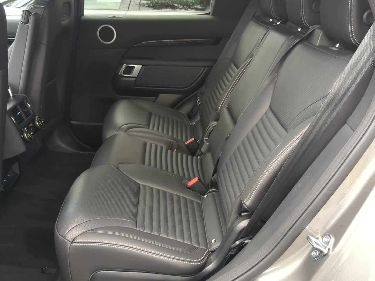 Certified 2025 Land Rover Discovery S AWD/4WD image 21