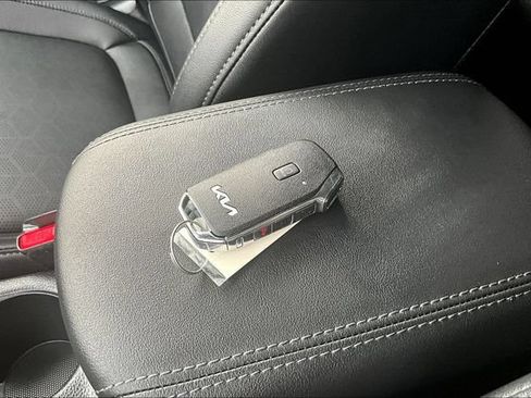 Certified 2025 Kia Seltos SX AWD/4WD image 34