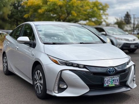 Used 2021 Toyota Prius Prime Limited FWD image 7