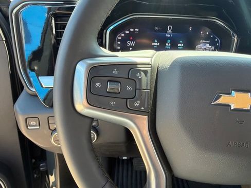 Used 2025 Chevrolet Silverado 1500 LT AWD/4WD image 19