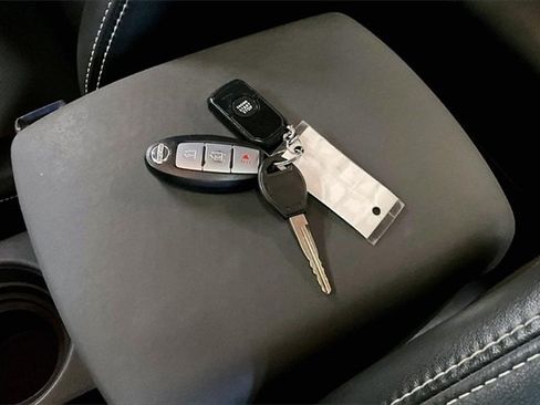 Used 2020 Nissan Frontier PRO-4X w/ Pro-4x Utility Package image 36