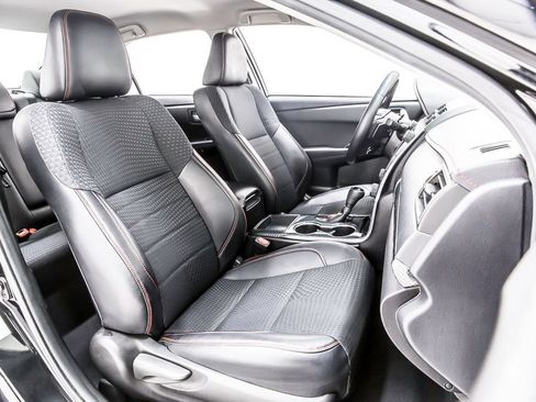 Used 2015 Toyota Camry SE FWD image 32