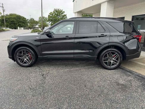 Used 2025 Ford Explorer ST-Line w/ ST-Line Street Pack AWD/4WD image 47