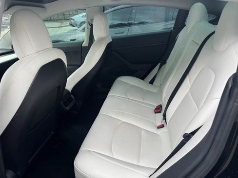 Used 2022 Tesla Model 3 Standard Range RWD image 4