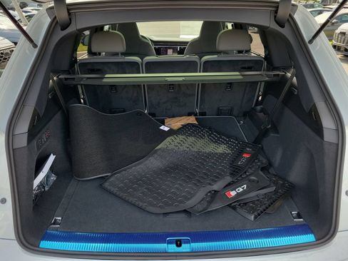 New 2026 Audi SQ7 Premium Plus AWD/4WD image 29