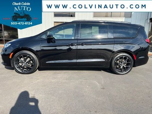 Used 2025 Chrysler Pacifica Limited FWD image 10