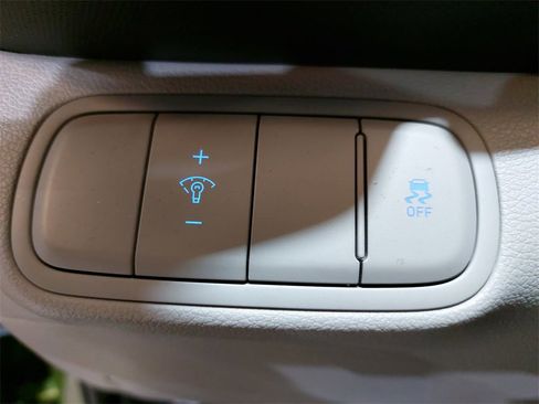 Used 2024 Hyundai Venue SEL image 24