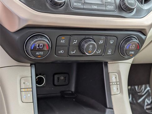 Used 2018 GMC Acadia Denali w/ Technology Package AWD/4WD image 29