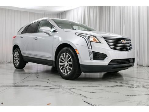 Used 2017 Cadillac XT5 Luxury w/ Driver Awareness Package image 2