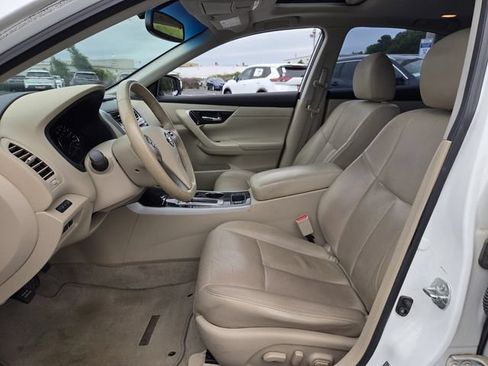 Used 2014 Nissan Altima 2.5 SL w/ Moonroof Package FWD image 9