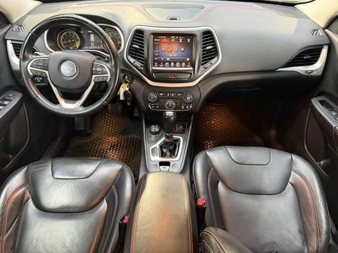 Used 2016 Jeep Cherokee Trailhawk w/ Leather Interior Group AWD/4WD image 19