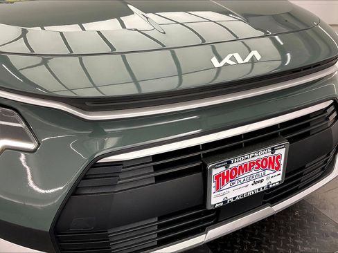 Used 2023 Kia Niro EX image 30