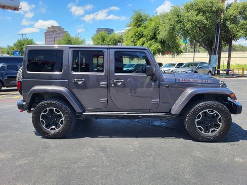 Used 2014 Jeep Wrangler Unlimited Rubicon AWD/4WD image 2
