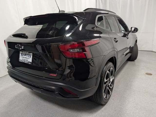 Used 2025 Chevrolet Trax RS w/ Sunroof Package FWD image 3