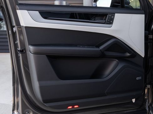 Certified 2026 Porsche Cayenne E-Hybrid AWD/4WD image 23