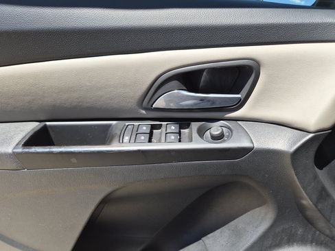 Used 2014 Chevrolet Cruze LS FWD image 10
