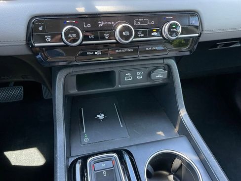 Certified 2025 Honda Pilot Touring image 19