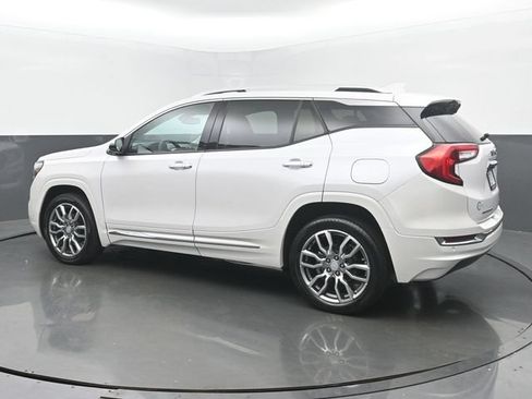 Used 2023 GMC Terrain Denali w/ Denali Premium Package AWD/4WD image 3