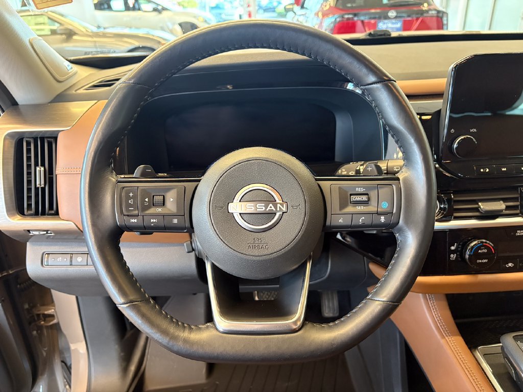 Used 2023 Nissan Pathfinder Platinum AWD/4WD image 18