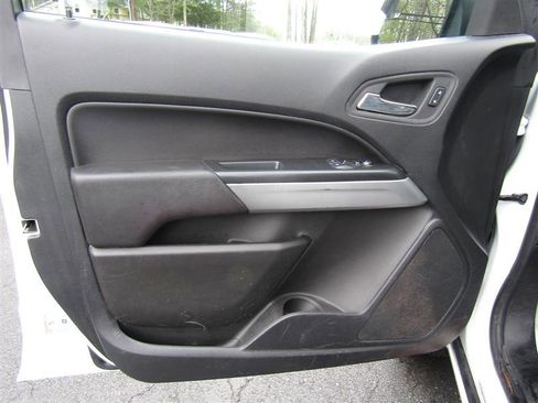 Used 2022 Chevrolet Colorado LT w/ Fleet Safety Package image 9