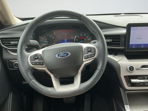 Used 2023 Ford Explorer XLT w/ Equipment Group 202A RWD image 10