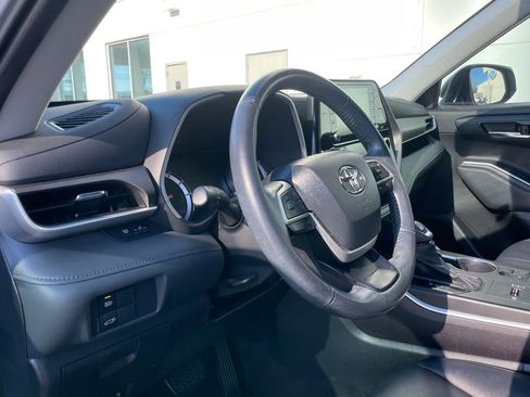Used 2022 Toyota Highlander XLE image 28