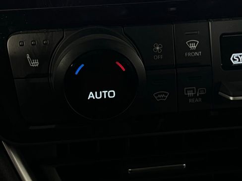 Used 2025 Toyota Grand Highlander AWD image 18