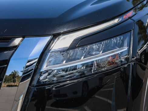 Used 2022 Nissan Pathfinder SV w/ SV Premium Package FWD image 25