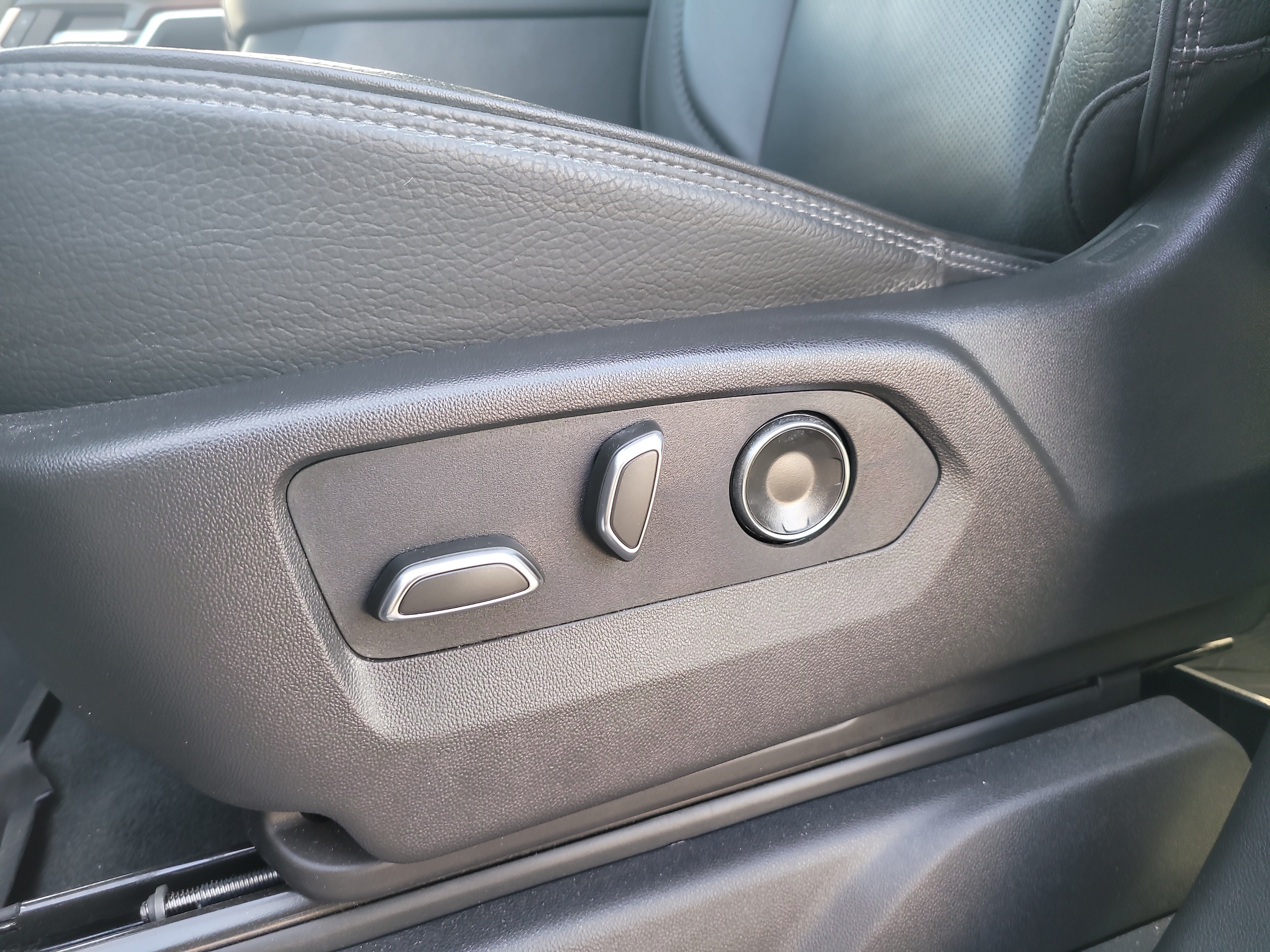 Used 2025 GMC Sierra 1500 Denali AWD/4WD image 19