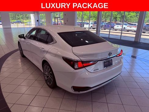 Certified 2024 Lexus ES 300h w/ Accessory Package (Z2) FWD image 6