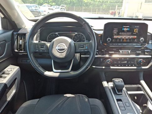 Used 2025 Nissan Pathfinder SV AWD/4WD image 13