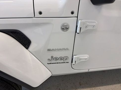 Used 2024 Jeep Wrangler Unlimited Sahara w/ Technology Group AWD/4WD image 10