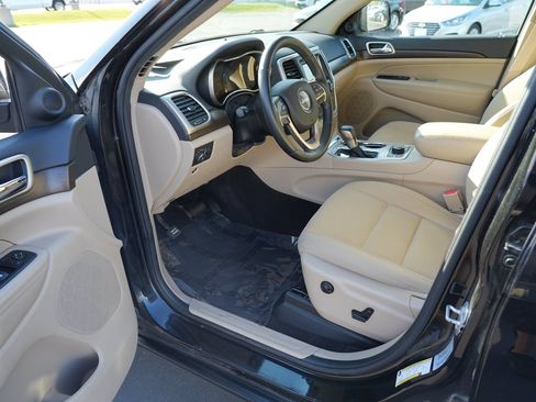 Used 2016 Jeep Grand Cherokee Laredo w/ Quick Order Package 23E AWD/4WD image 13