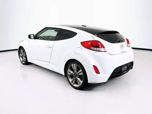 Used 2017 Hyundai Veloster Value Edition FWD image 5