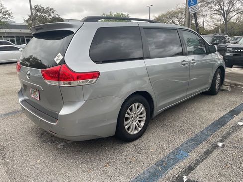 Used 2014 Toyota Sienna XLE w/ XLE Premium Package image 3