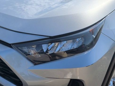 Used 2020 Toyota RAV4 LE FWD image 10
