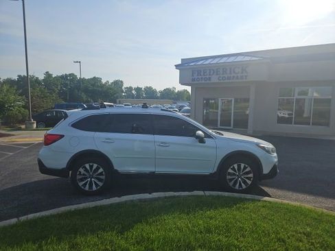 Used 2019 Subaru Outback 2.5i Touring AWD/4WD image 3