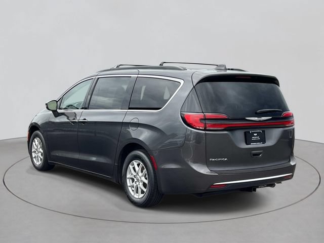 Used 2022 Chrysler Pacifica Touring-L FWD image 3