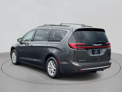 Used 2022 Chrysler Pacifica Touring-L FWD image 3