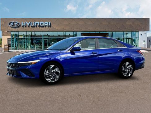 New 2025 Hyundai Elantra SEL image 2