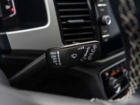 Used 2023 Volkswagen Atlas SE w/ Black Wheel Package image 26