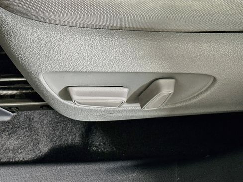 Used 2021 Toyota Highlander L FWD image 13