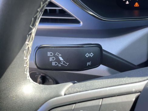 Used 2022 Volkswagen Taos SE image 20