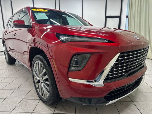 Certified 2025 Buick Enclave Avenir image 2