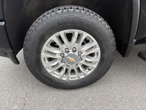 Used 2021 Chevrolet Silverado 2500 High Country w/ Technology Package image 11