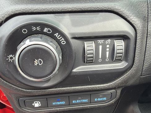 Used 2022 Jeep Wrangler Unlimited Rubicon 4xe w/ Cold Weather Group AWD/4WD image 16