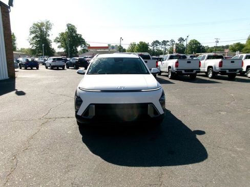 Used 2025 Hyundai Kona SEL image 3
