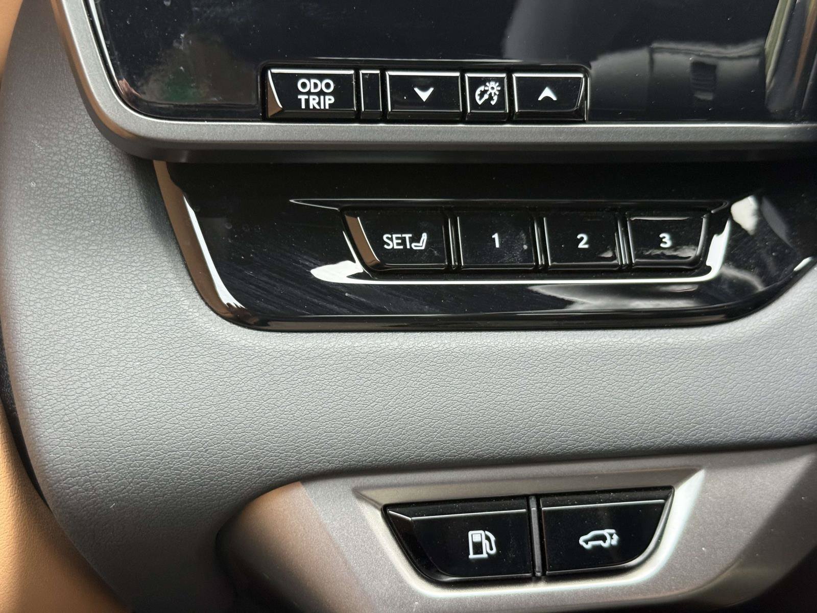 Used 2025 Lexus RX 350 AWD image 23